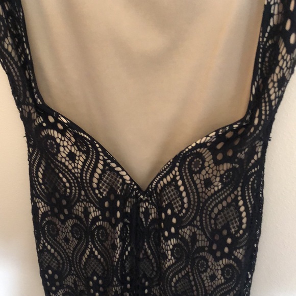 Very Sexy Windsor Dress - Picture 6 of 9